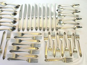 lot 10 image: Vintage Sterling Silver Oneida King Cedric Flatware