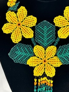 lot 371 image: Gorgeous Yellow Flower Beaded Necklace