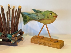 lot 375 image: Fun Cabin Themed Decorative Items