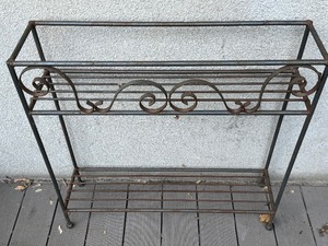 lot 363 image: Metal Decorative Plant Stand