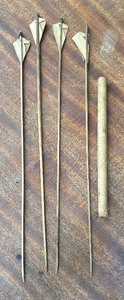 lot 276 image: Vintage Bow with Arrows
