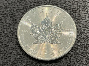 lot 41 image: 2015 Canadian $5 Dollar Coin 1 Ounce .999 Fine Silver