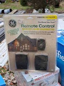 lot 359 image: GE IndoorOutdoor Wireless Remote Control Combo Pack (in original packaging)