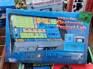 lot 360 image: Science Fair 200-in-1 Electronic Project Lab (in original packaging)