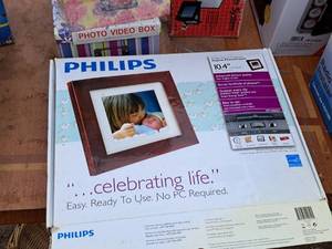 lot 356 image: Philips 10.4 Digital Photo Frame (in original packaging)