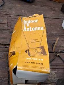 lot 368 image: Vintage Archer UHF,VHFFM Indoor TV Antenna (in original packaging)