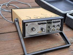 lot 378 image: Dynascan B&K Precision SweepFunction Generator