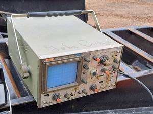 lot 384 image: Hitachi Oscilloscope V-650F