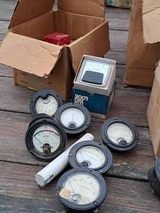 lot 424 image: Lot of  Gauges and Meters