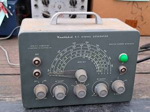 lot 404 image: Zenith HeathKit R.F. Signal Generator