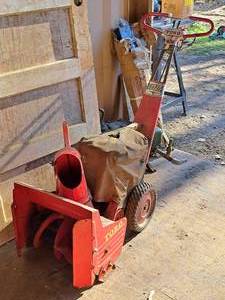 lot 312 image: Toro 16 Gas Snowblower