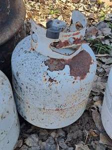 lot 320 image: Propane Tank (empty)