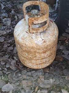 lot 323 image: Propane Tank (empty)