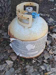 lot 324 image: Propane Tank (empty)