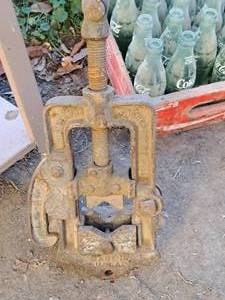 lot 330 image: Pipe Vice