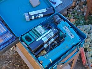 lot 334 image: Makita 9.6V Driver Drill 6093D with (3) Batteries, Charger, Case