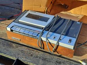 lot 468 image: Vintage Sony Tapecorder 22W StereoCassette Recorder TC-125