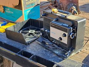 lot 473 image: Vintage Argus Showmaster Super 8 Movie Projector with Extra Film Reels