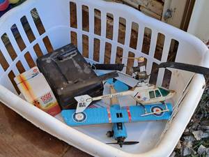 lot 540 image: Motorized Helicopter and Plane, Cox 330 Model Engine Starting Kit