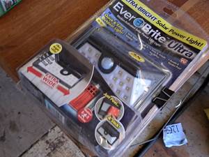 lot 543 image: Ever Bright Ultra Solar Powered Outdoor Light (in original packaging)