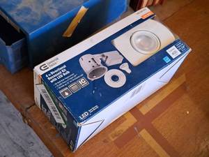 lot 546 image: Commercial Electric 4 Directional Recessed LED Light (in original packaging)