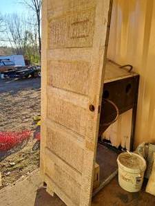 lot 571 image: Solid Wood House Door 32x78