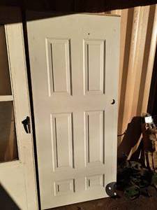lot 572 image: Entry Door 36x80