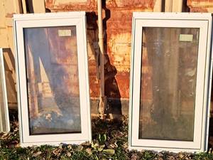 lot 580 image: Lot of (2) Windows