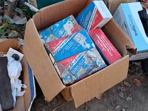 lot 518 image: Lot of (1 Box) 916 Legs Staple Gun Staples