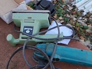 lot 524 image: Lot of (2) Power Tools - Rockwell Sander, Makita 4-12 Grinder