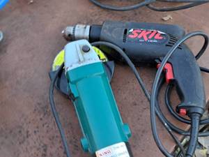 lot 525 image: Lot of (2) Power Tools - Skill 38 Drill, King 4-12 Grinder