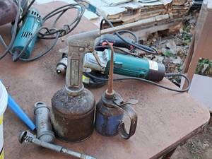 lot 526 image: Lot of (3) Assorted Oiler Cans