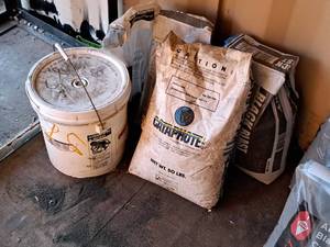 lot 305 image: Lot of (4 Bags) Misc. Blasting Sand