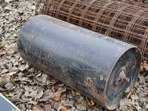 lot 586 image: Lawn Roller