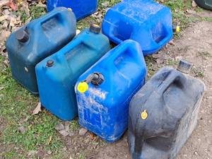 lot 588 image: Lot of (4) Kerosene Fuel Cans