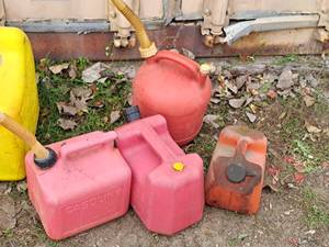lot 596 image: Lot of (4) Gas Cans