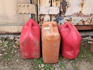 lot 600 image: Lot of (3) Gas Cans