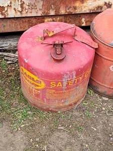lot 601 image: Lot of (1) Metal Gas Can