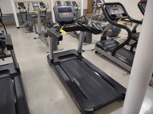 lot 3 image: Life Fitness Integrity Series Tread...