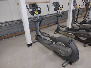 lot 15 image: Life Fitness 91Xi Elliptical Machin...