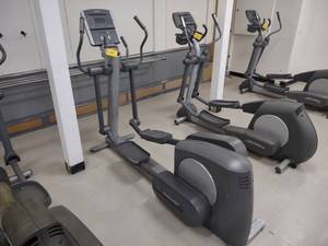 lot 17 image: Life Fitness 95Xi Elliptical Machin...
