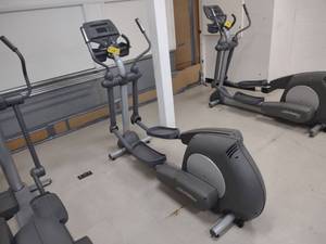 lot 18 image: Life Fitness 91Xi Elliptical Machin...