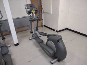lot 19 image: Life Fitness 91Xi Elliptical Machin...