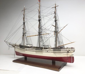 lot 62 image: Large Vintage Sovereign of The Seas - New York Handmade Wooden Ship Model