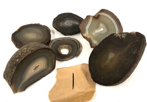 lot 11 image: Group of 6 Larger Agate Slices & Chunks #1