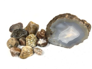lot 17 image: Group of Larger Assorted Agates etc #7