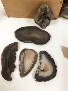 lot 20 image: Large Group of Assorted Agates etc #10