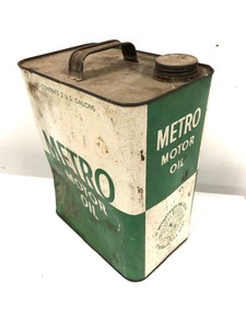 lot 38 image: Vintage METRO Motor Oil Advertising Can