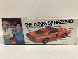 lot 194 image: New Sealed Vintage DUKES OF HAZARD Model Kit - General Lee Dodger Charger