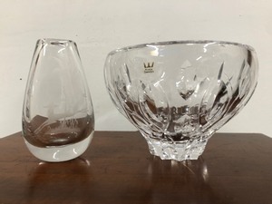 lot 125 image: Signed Vintage Mid Century Sweden Crystal Bowl & Vase